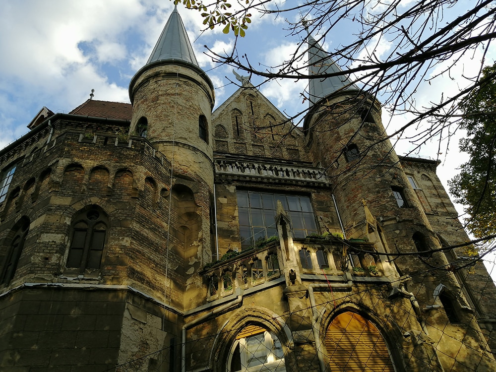 A Disney kastélytól a Róheim-villa sötét titkáig / Budapesti séta