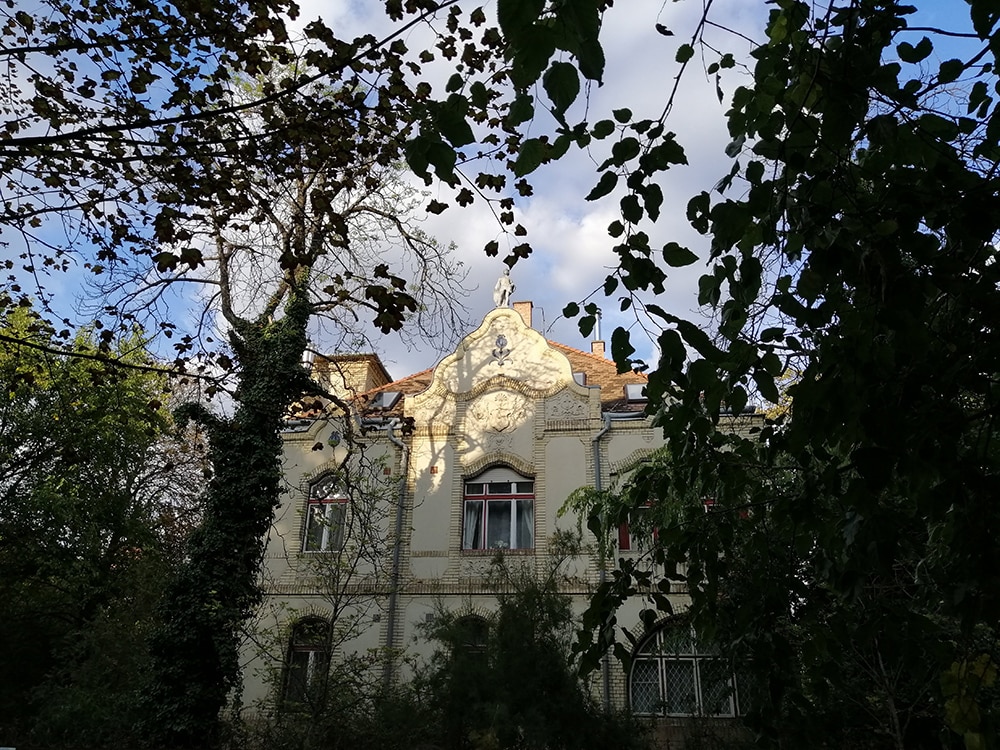 A Disney kastélytól a Róheim-villa sötét titkáig / Budapesti séta